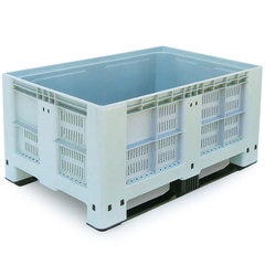 Cassone in plastica (HDPE) sovrapponibile per alimenti di dimensioni 1200 L x 800 P x 600 H mm, capacità 350 litri con 2 traverse, fondo e pareti forate, tipo robusto