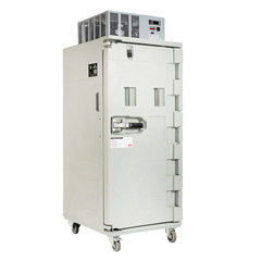 Contenitore isotermico in plastica (HDPE) per alimenti refrigerato con motore a 12 V, dim. 1105 L x 715 P x 1660 H mm, capacità 500 litri con apertura frontale, omologato ATP per trasporto di fresco