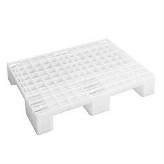 Pallet in plastica (HDPE) per alimenti di dim. 800 L x 600 P x 135 H mm, dotato di 6 piedi con pianale forato, molto utilizzato nell'industria alimentare